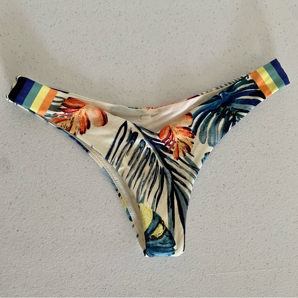 Rip Curl Bikini Bottoms - Picture 1 of 3